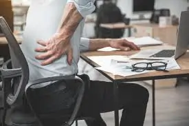 સતત ખુરશી પર બેસી રહેવાથી (Sitting Job) થતા નુકસાન અને બચવાના ઉપાય